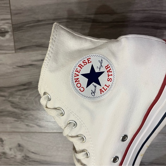 Converse - Picture 2 of 4